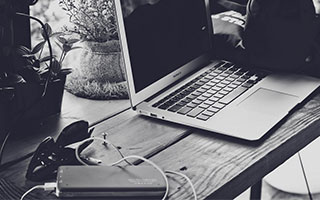 爱游戏导航中心-句号杨戬一技能回头被追击集火，狼队一波团战一换三